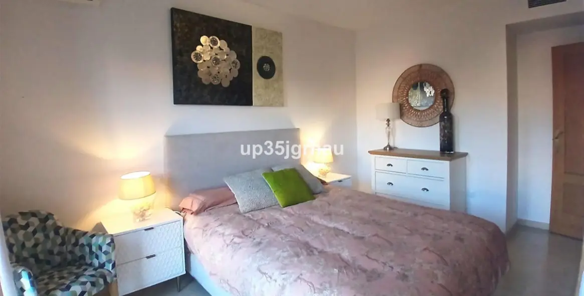 Sale of middle floor apartment in Estepona 5