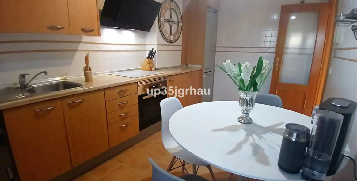 Sale of middle floor apartment in Estepona 6