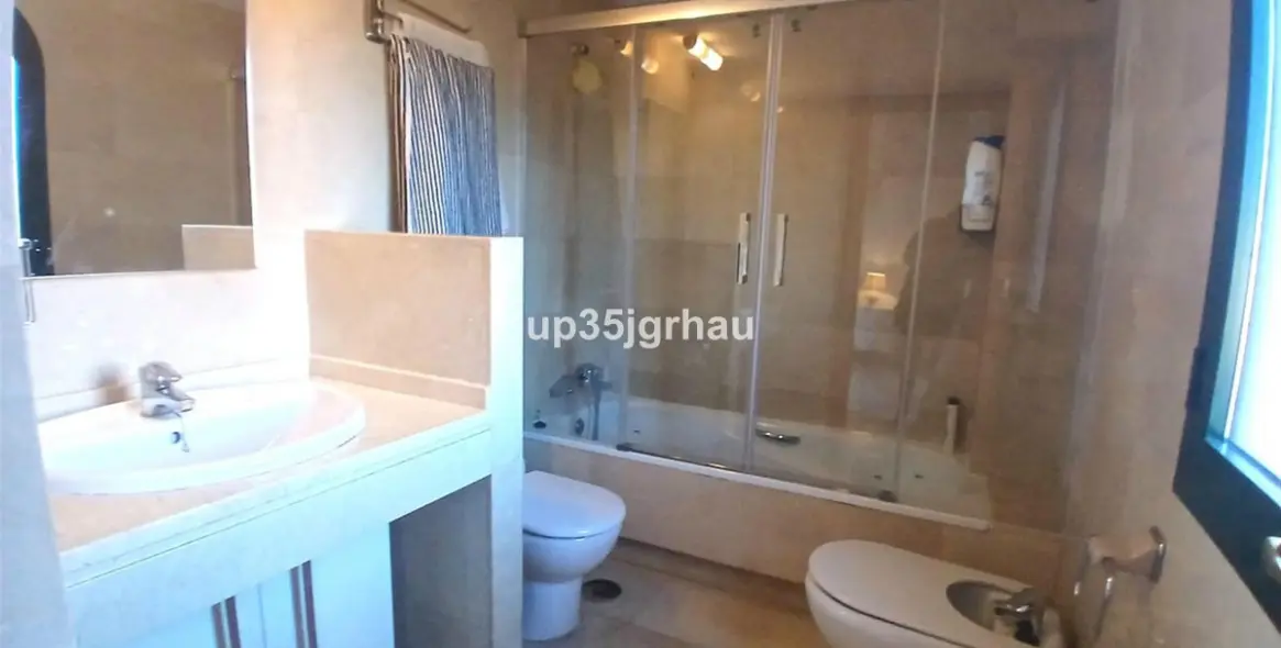 Sale of middle floor apartment in Estepona 7