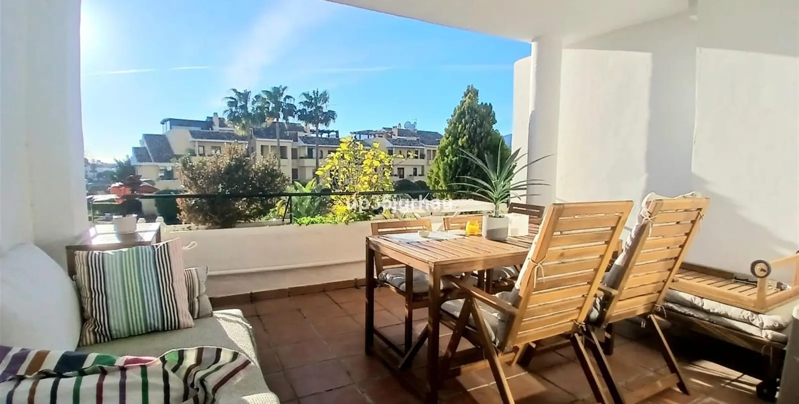 Продажа апартаментов на среднем этаже в Estepona 1