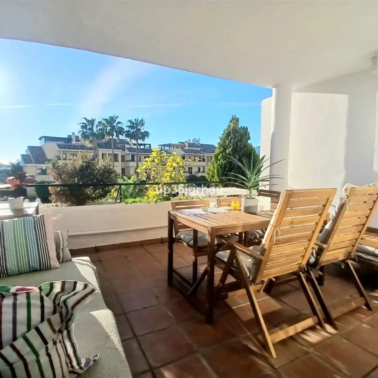 Venta de apartamento en planta media en Estepona