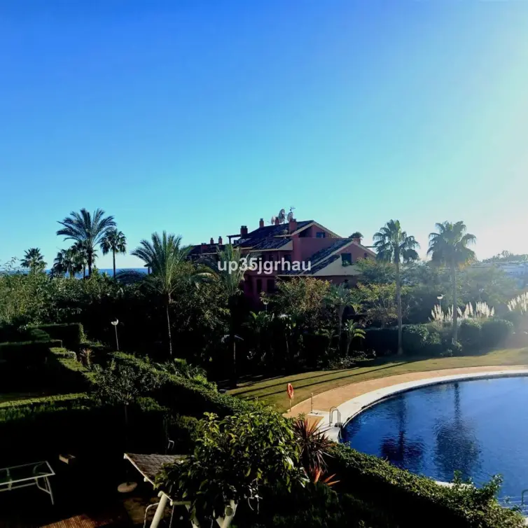 Venta de apartamento en planta media en Estepona