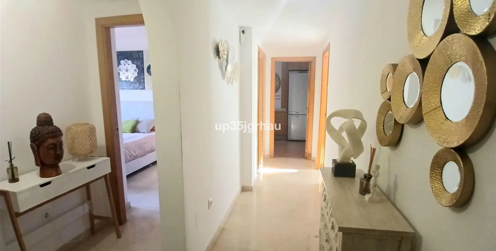 Продажа апартаментов на среднем этаже в Estepona 4