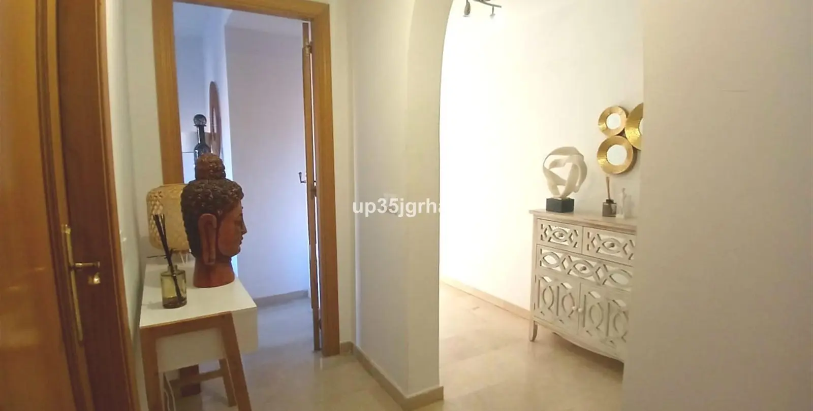 Продажа апартаментов на среднем этаже в Estepona 13