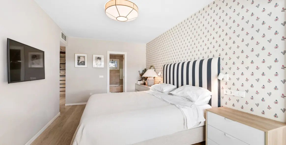 Venta de apartamento en planta media en Guadalmina Alta 12