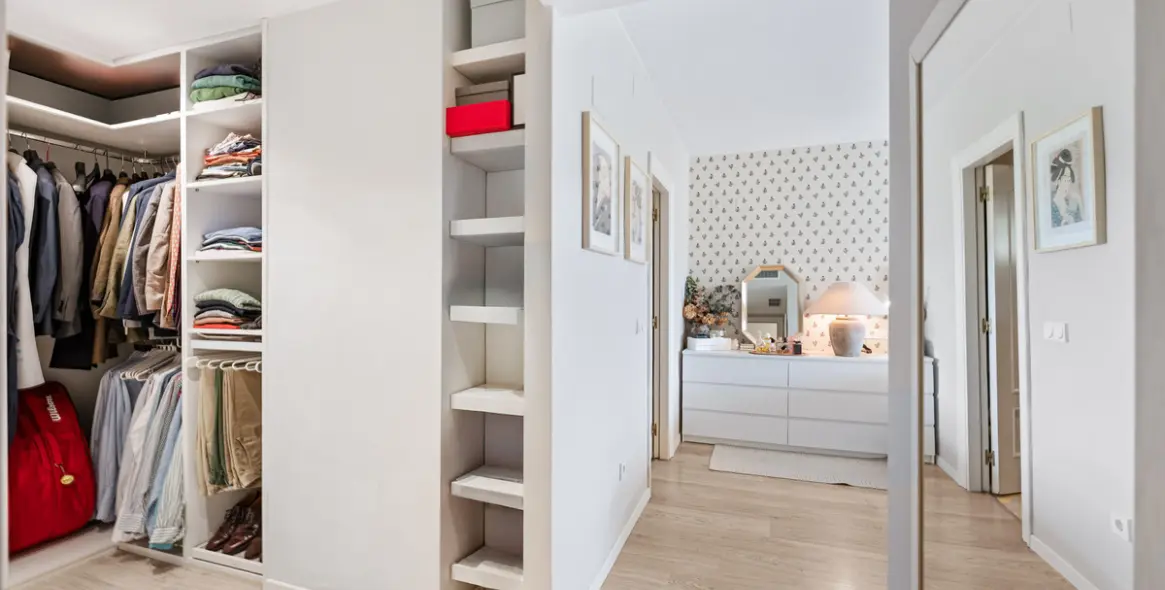 Venta de apartamento en planta media en Guadalmina Alta 14
