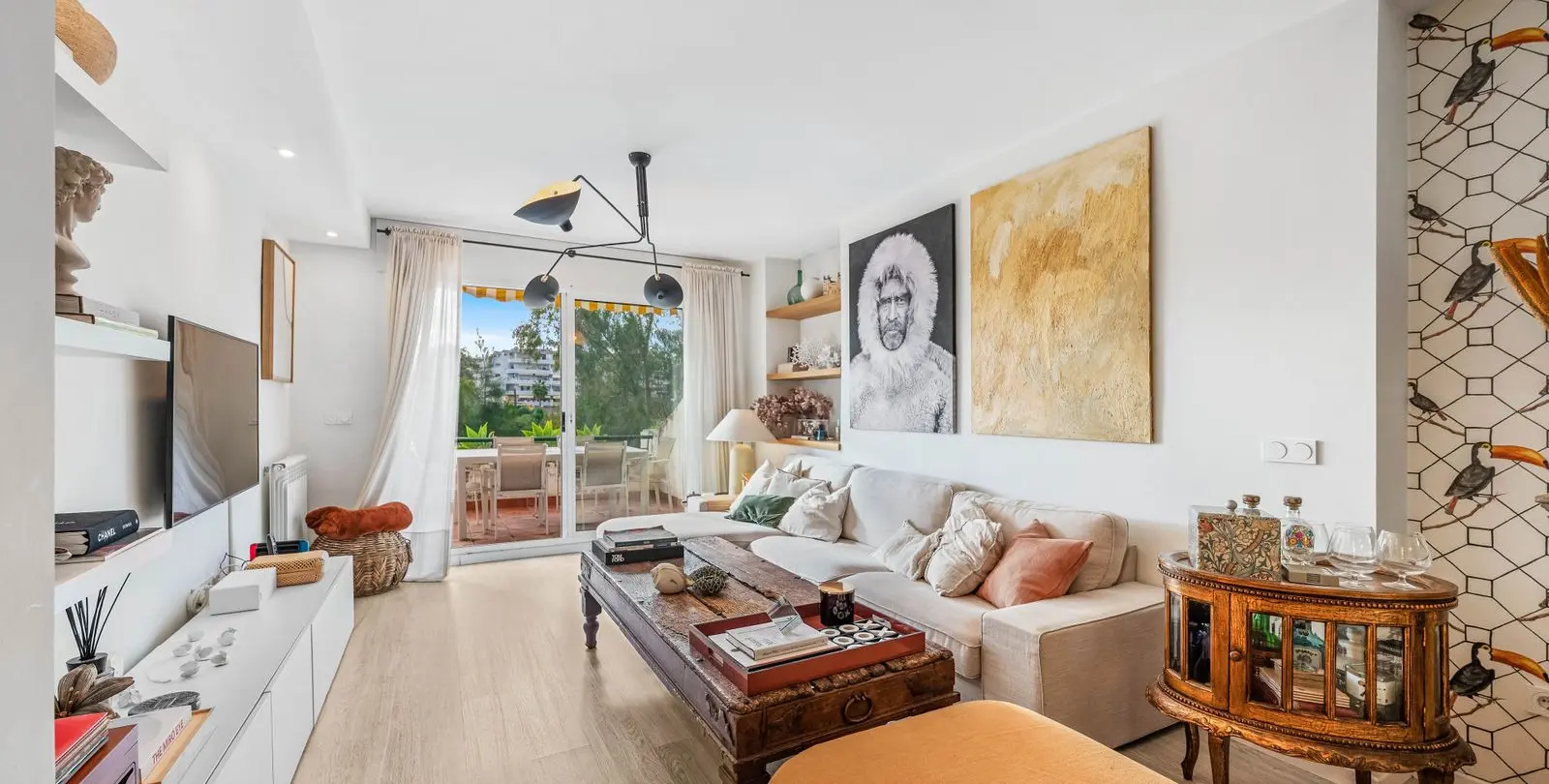 Venta de apartamento en planta media en Guadalmina Alta 3