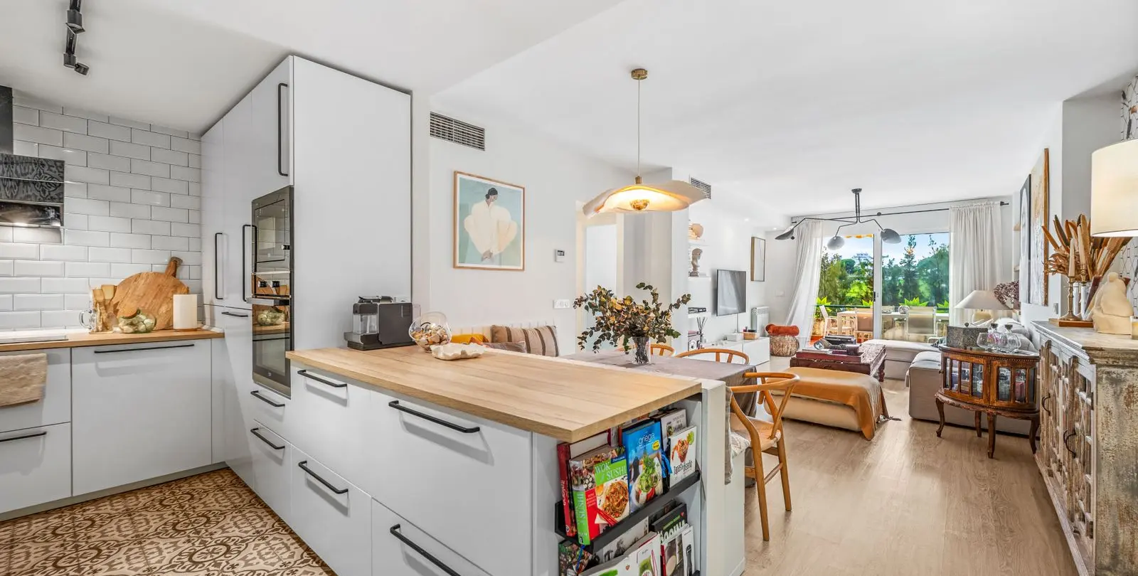 Venta de apartamento en planta media en Guadalmina Alta 4