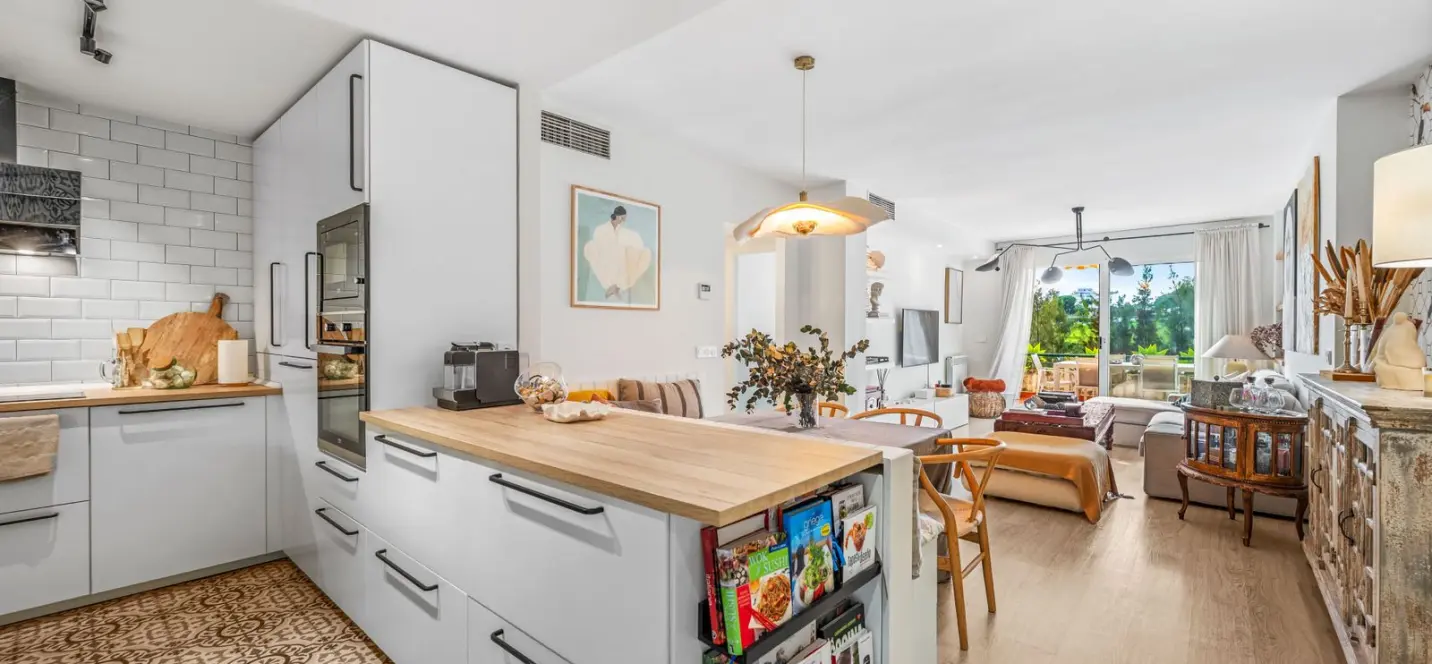 Sale of middle floor apartment in Guadalmina Alta 3