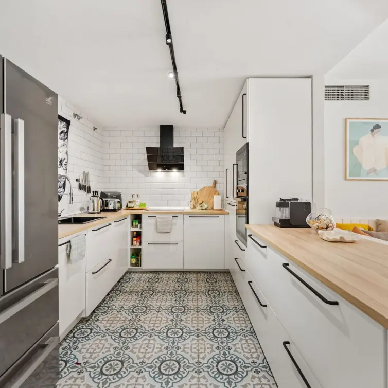 Sale of middle floor apartment in Guadalmina Alta
