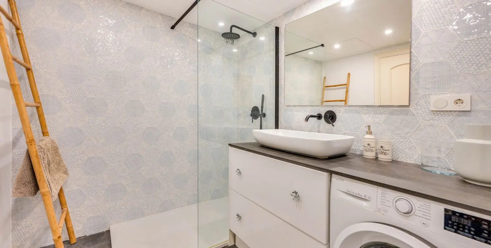 Venta de apartamento en planta media en Guadalmina Alta 20