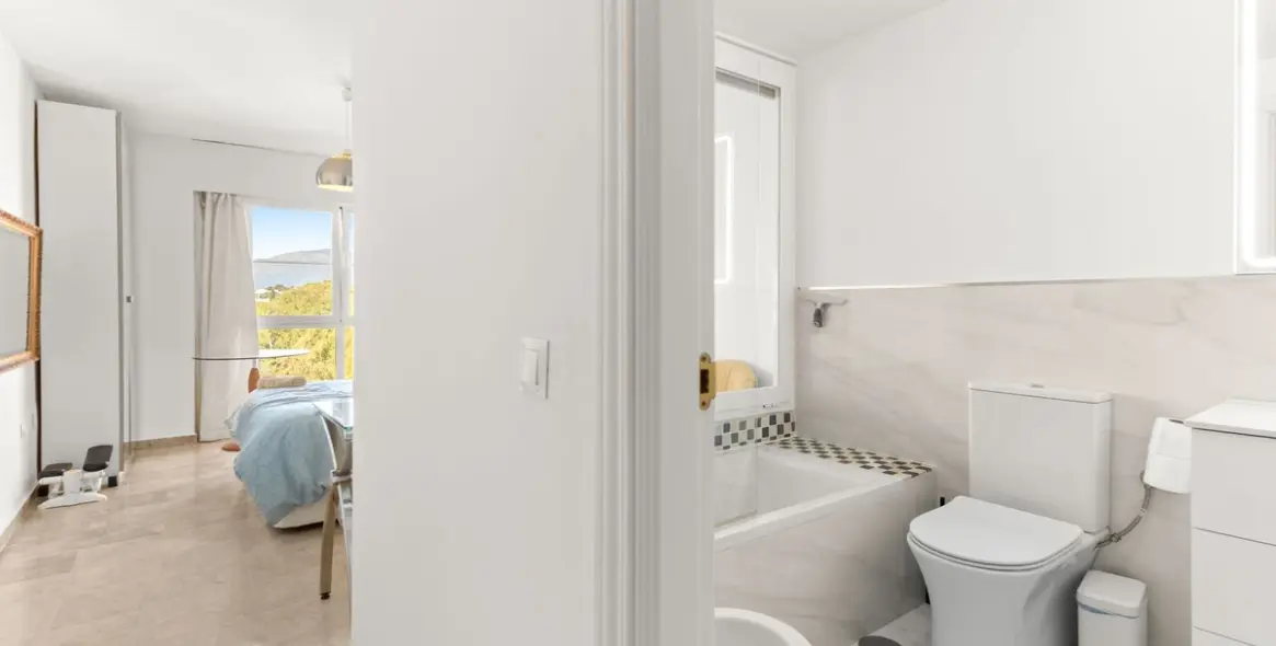 Sale of penthouse in Atalaya 11