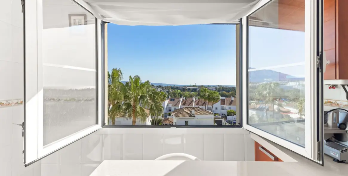 Sale of penthouse in Atalaya 14