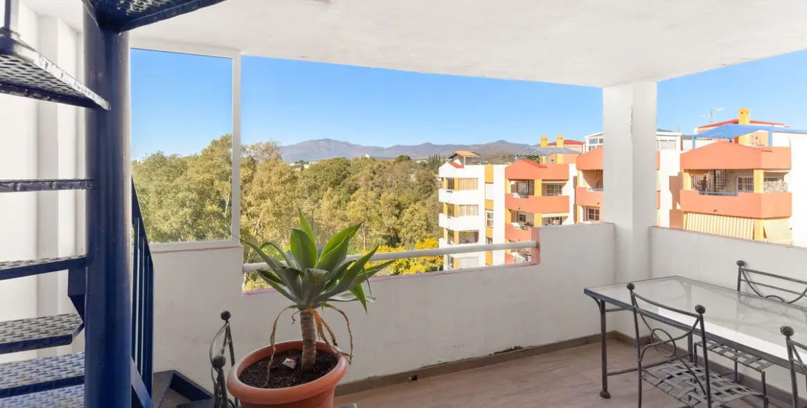 Sale of penthouse in Atalaya 16
