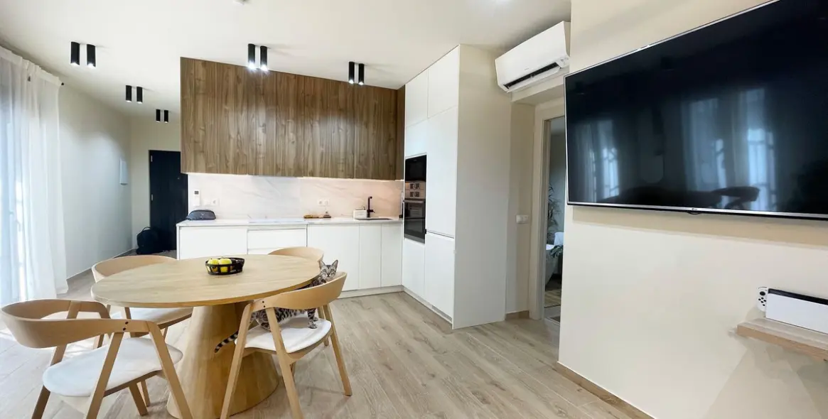 Venta de apartamento en planta media en Puerto Banús 2