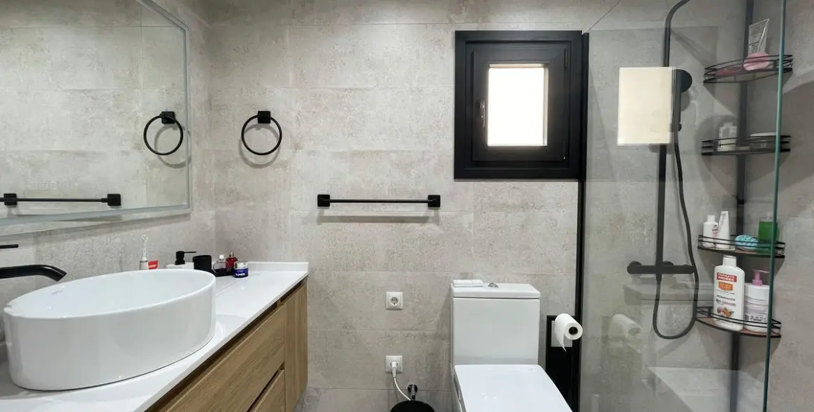 Venta de apartamento en planta media en Puerto Banús 12