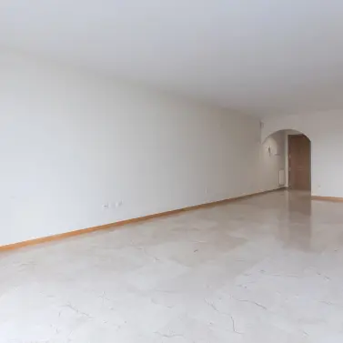 Продажа апартаментов на среднем этаже в Guadalmina Alta