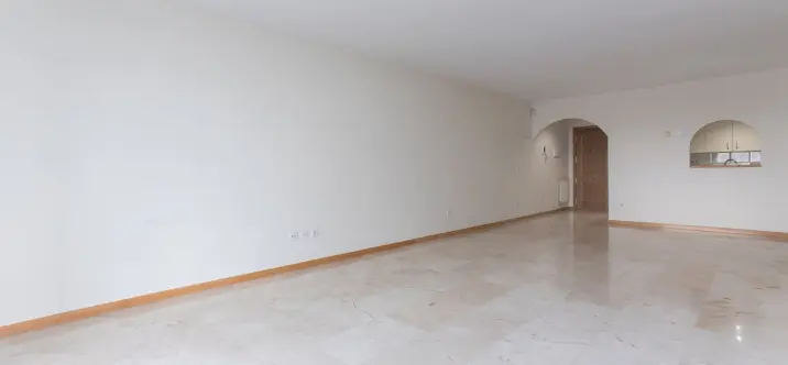 Продажа апартаментов на среднем этаже в Guadalmina Alta 1