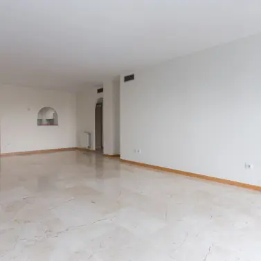 Продажа апартаментов на среднем этаже в Guadalmina Alta