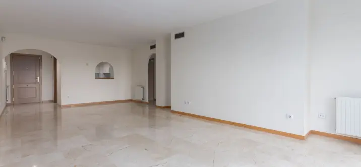 Продажа апартаментов на среднем этаже в Guadalmina Alta 3