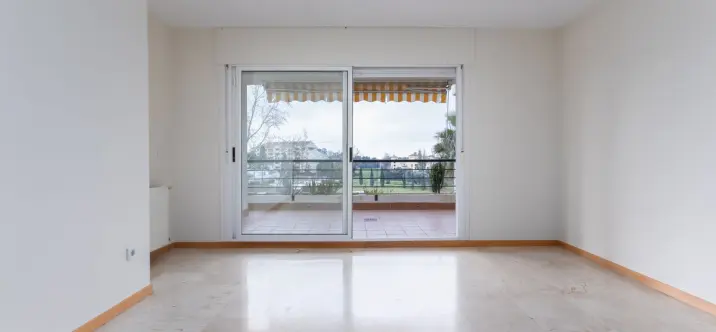 Продажа апартаментов на среднем этаже в Guadalmina Alta 4