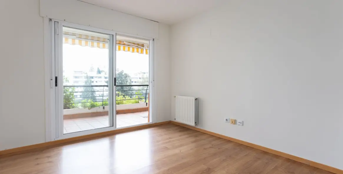 Продажа апартаментов на среднем этаже в Guadalmina Alta 13