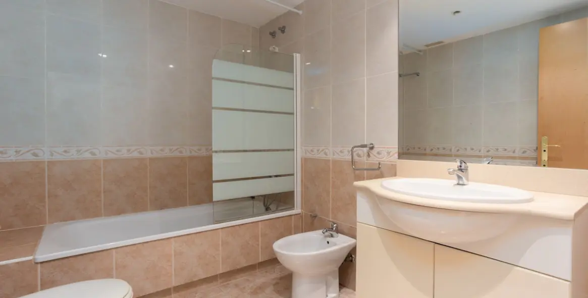 Продажа апартаментов на среднем этаже в Guadalmina Alta 15