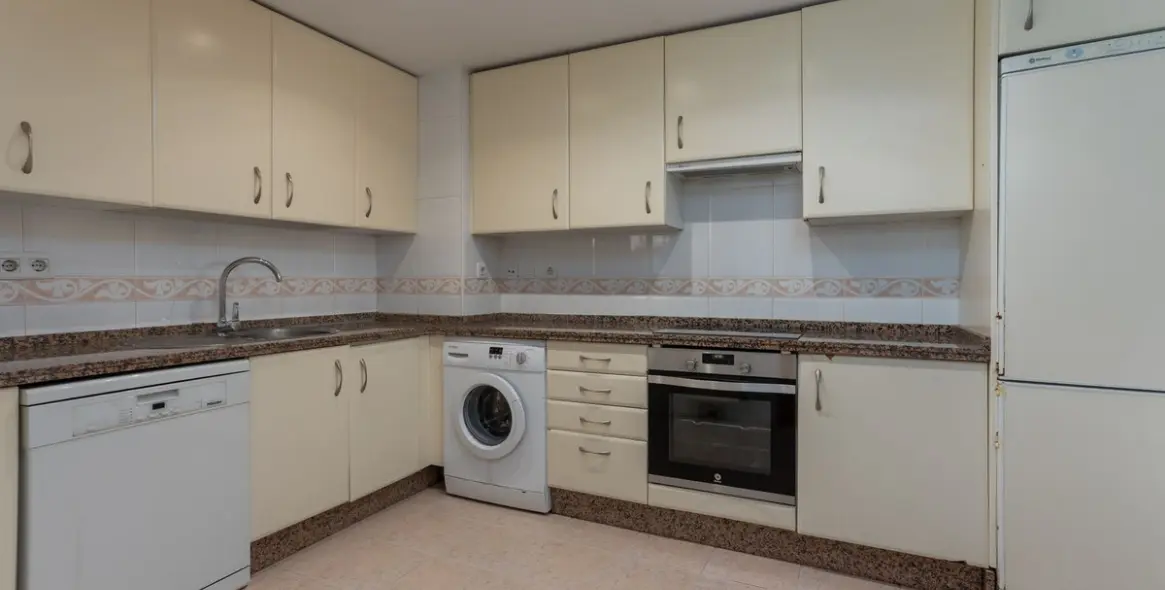 Продажа апартаментов на среднем этаже в Guadalmina Alta 20