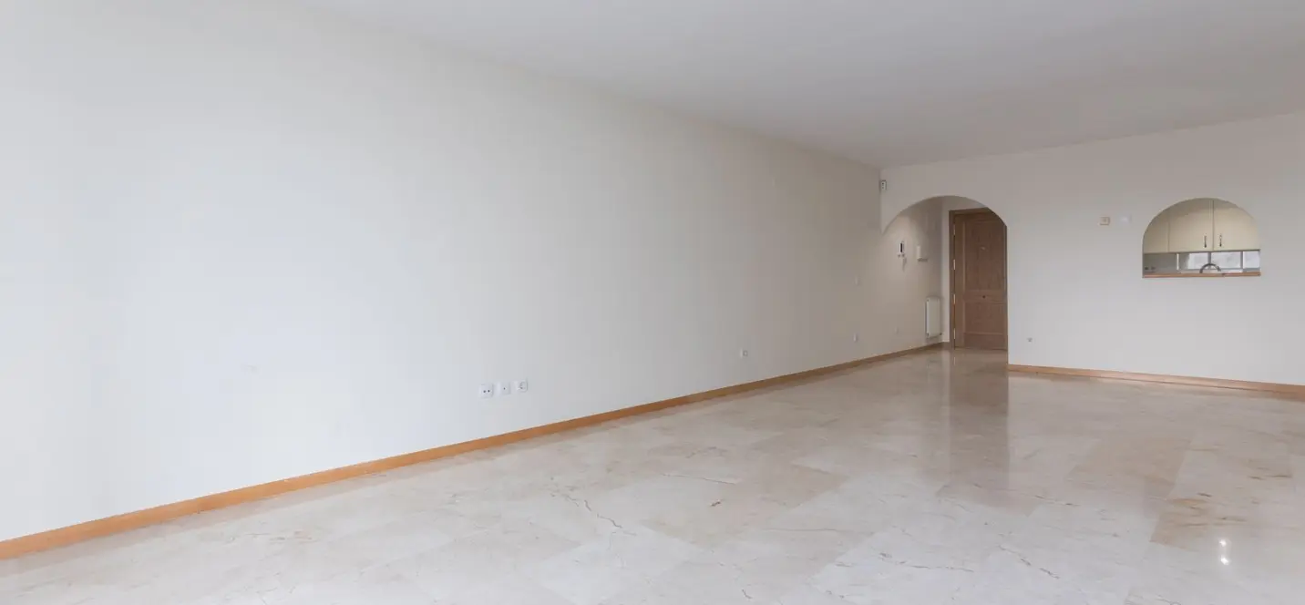 Продажа апартаментов на среднем этаже в Guadalmina Alta 1
