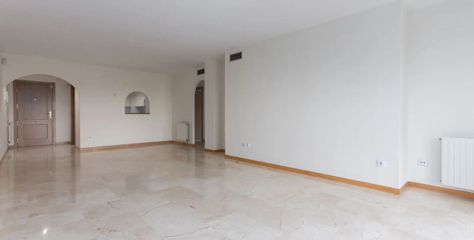 Продажа апартаментов на среднем этаже в Guadalmina Alta 3