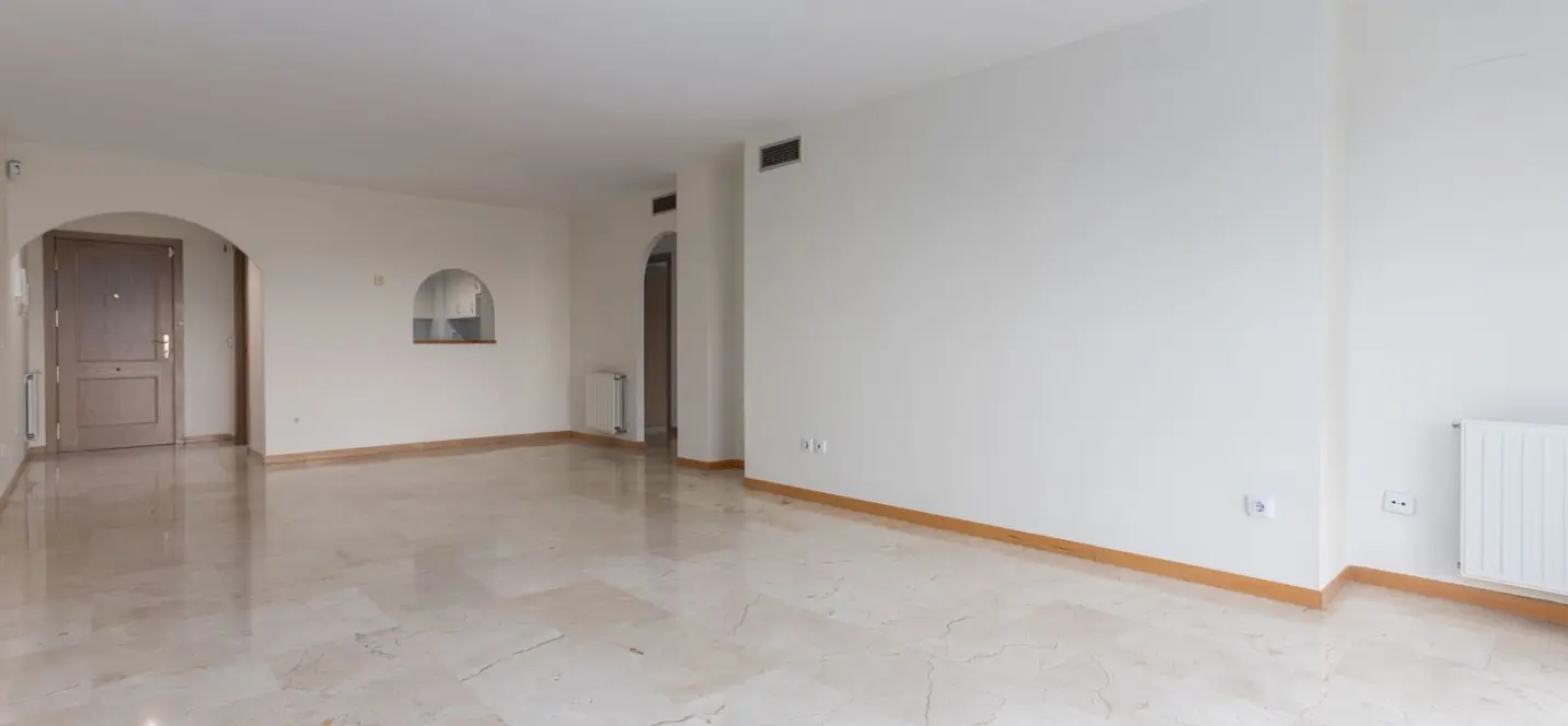 Продажа апартаментов на среднем этаже в Guadalmina Alta 2