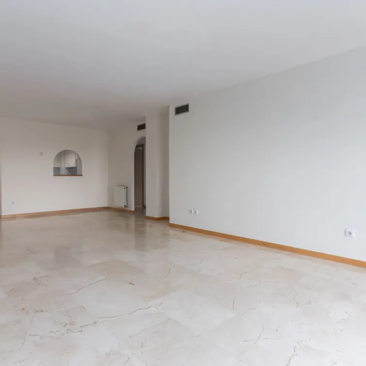 Sale of middle floor apartment in Guadalmina Alta