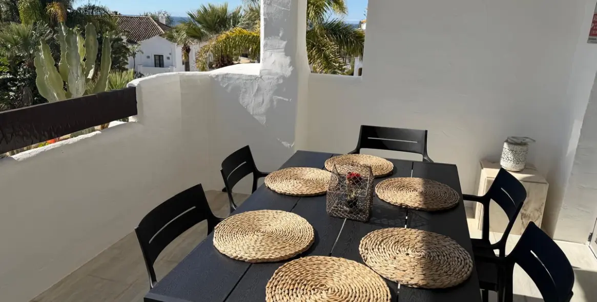 Sale of middle floor apartment in Las Chapas 1