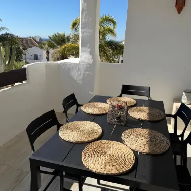 Продажа апартаментов на среднем этаже в Las Chapas