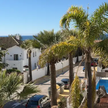 Продажа апартаментов на среднем этаже в Las Chapas