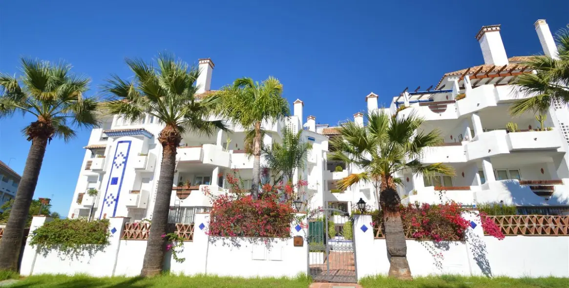 Sale of middle floor apartment in Las Chapas 3