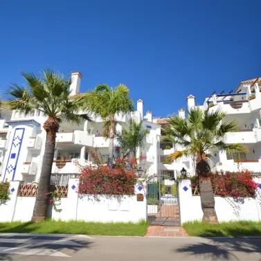 Продажа апартаментов на среднем этаже в Las Chapas