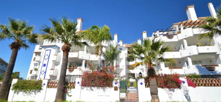 Продажа апартаментов на среднем этаже в Las Chapas 2