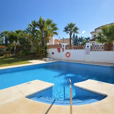 Продажа апартаментов на среднем этаже в Las Chapas