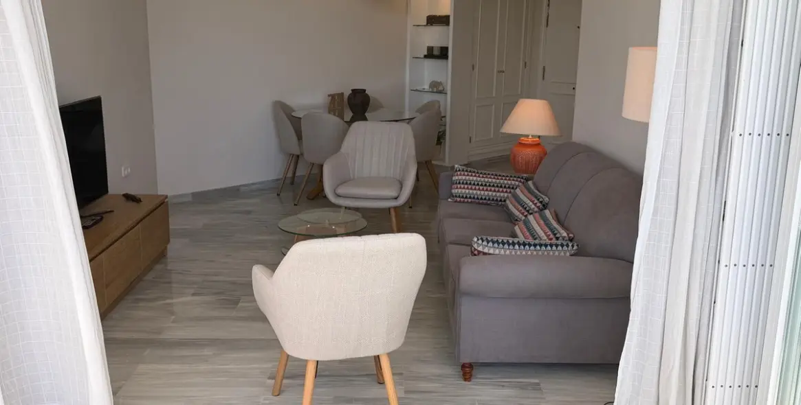 Sale of middle floor apartment in Las Chapas 5