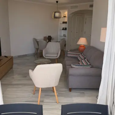 Продажа апартаментов на среднем этаже в Las Chapas