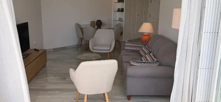 Продажа апартаментов на среднем этаже в Las Chapas 4