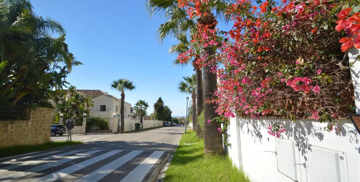 Sale of middle floor apartment in Las Chapas 14