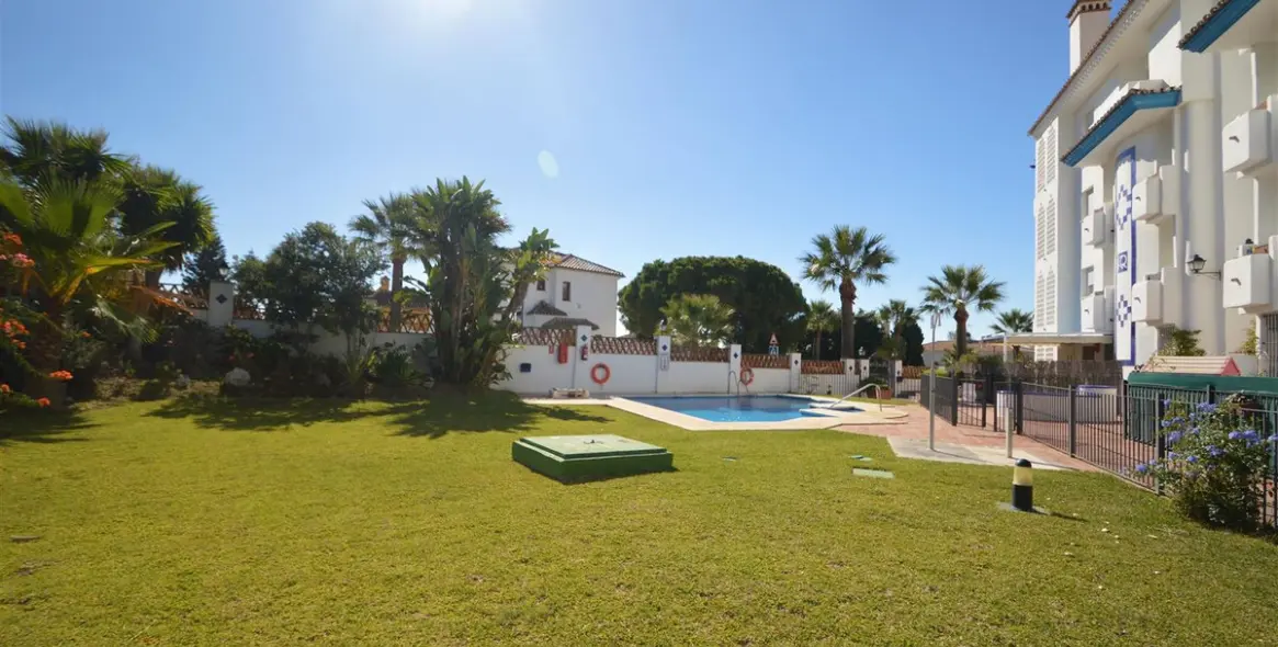 Sale of middle floor apartment in Las Chapas 15