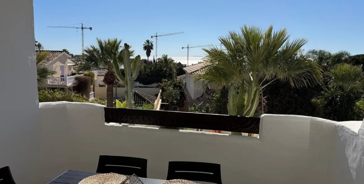 Sale of middle floor apartment in Las Chapas 22