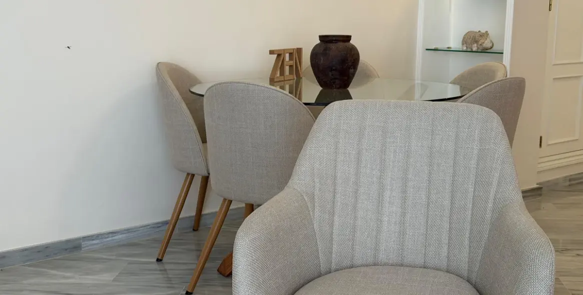 Sale of middle floor apartment in Las Chapas 28