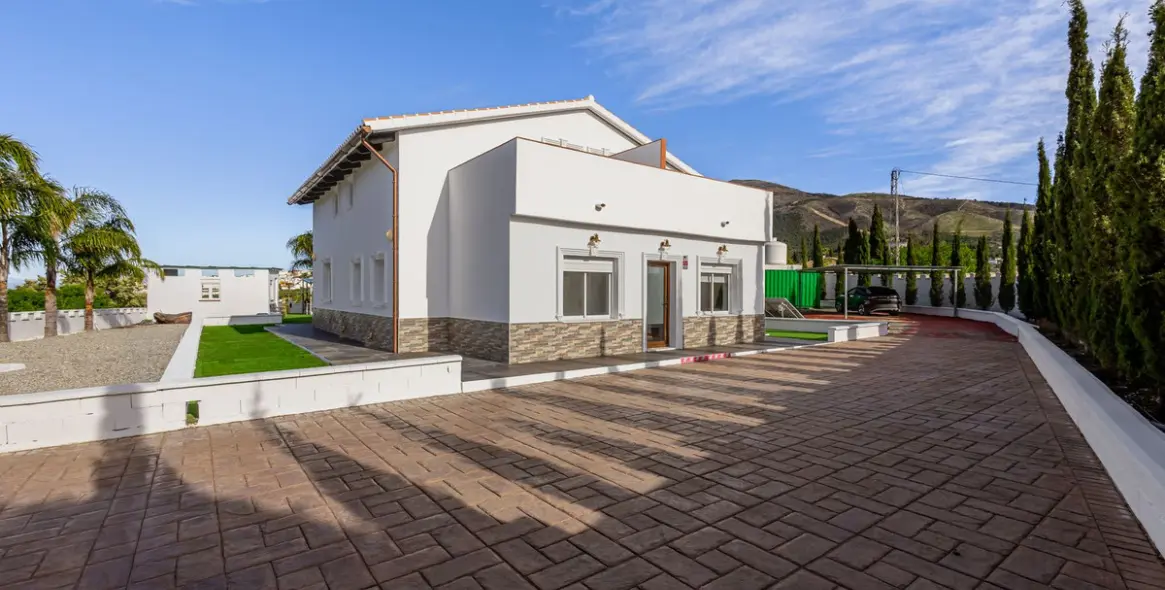 Sale of detached villa in Alhaurín el Grande 2