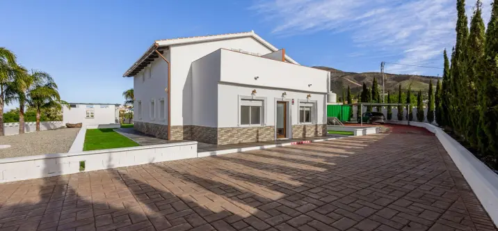 Продажа  отдельно стоящей виллы в Alhaurín el Grande 1