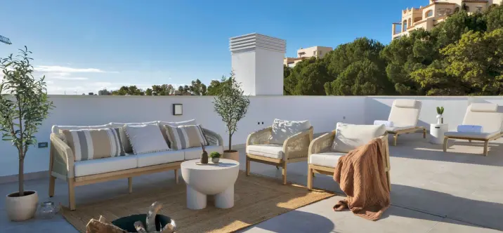 Sale of penthouse in Estepona 1