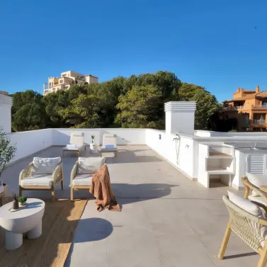 Sale of penthouse in Estepona